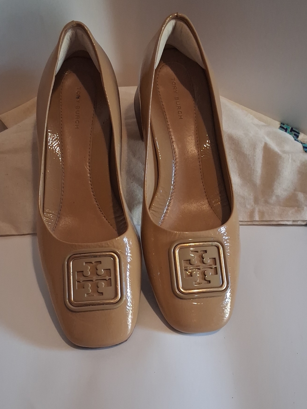 Tory Burch Tan Patent Leather Block Heel Pumps with Gold Logo
